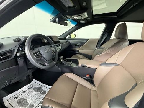 Used 2025 Lexus ES 350 w/ Premium Package image 5