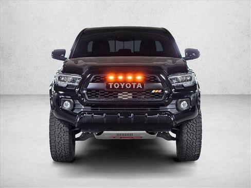 Used 2020 Toyota Tacoma Limited image 2