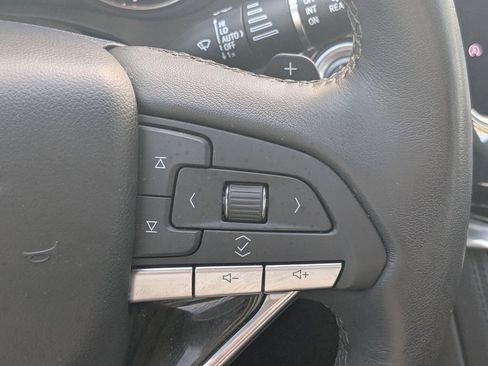 Used 2022 Cadillac XT6 Premium Luxury image 27