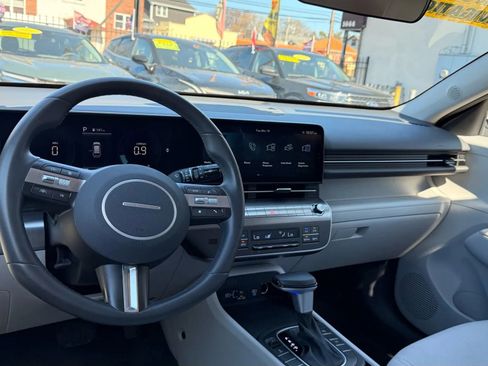 Used 2025 Hyundai Kona SEL image 17