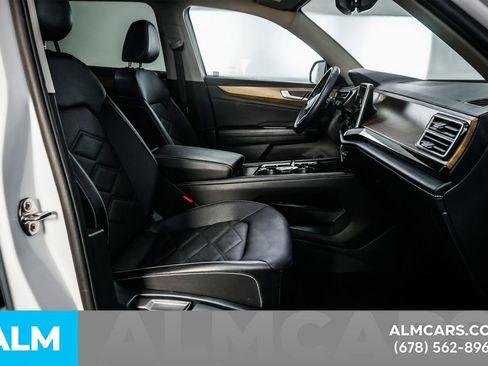 Used 2025 Volkswagen Atlas SE FWD image 20