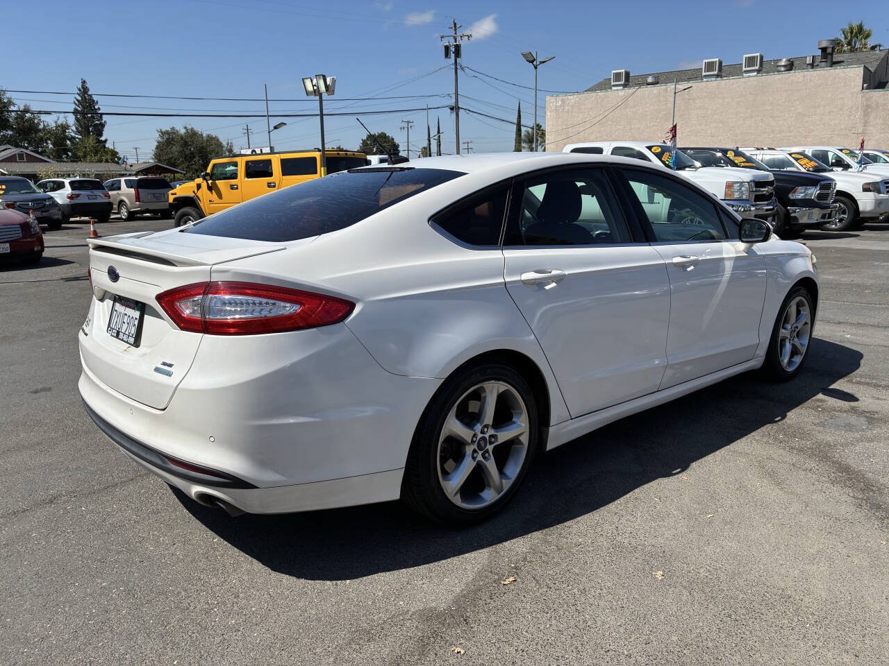 Used 2015 Ford Fusion SE FWD image 2