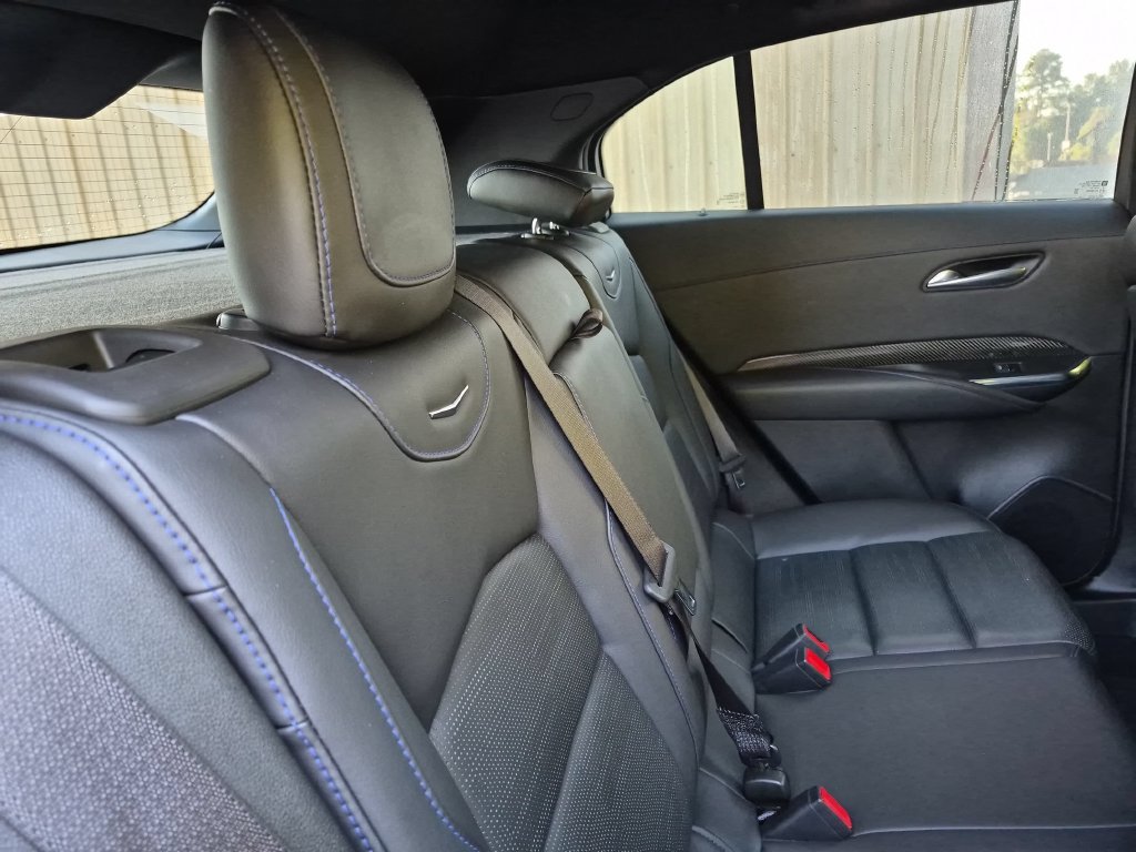 Certified 2024 Cadillac XT4 Sport FWD image 30