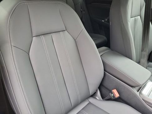 Used 2025 Audi Q5 Premium w/ Convenience Package image 19