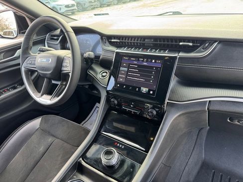Used 2024 Jeep Grand Cherokee L Altitude image 21