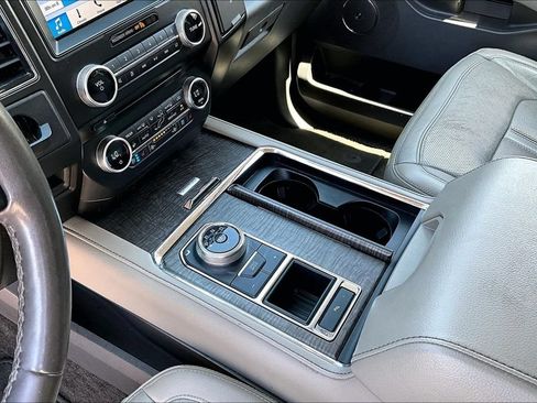 Used 2018 Ford Expedition Limited RWD image 17