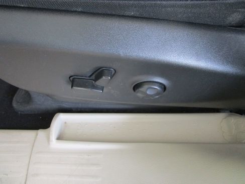 Used 2023 Chrysler Pacifica Limited image 22