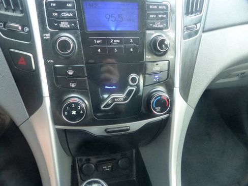 Used 2011 Hyundai Sonata GLS FWD image 23