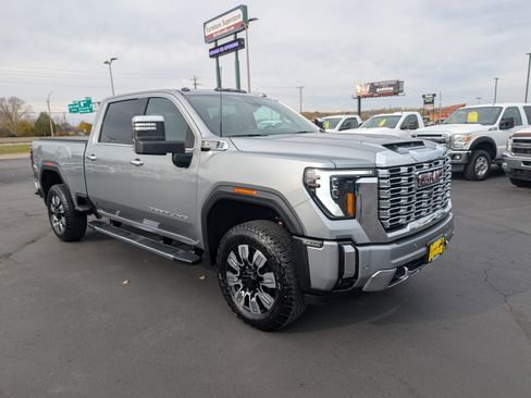Used 2025 GMC Sierra 2500 Denali w/ Denali Reserve Package image 2