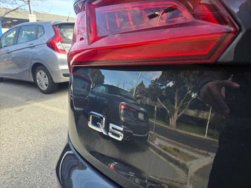 Used 2020 Audi Q5 e Premium Plus w/ Premium Plus Package image 16