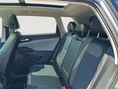 Used 2023 Volkswagen Taos SE w/ Panoramic Sunroof Package FWD image 17