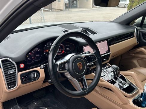 Used 2021 Porsche Cayenne Coupe image 11