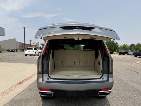 Used 2022 Cadillac Escalade ESV Premium Luxury AWD/4WD image 9