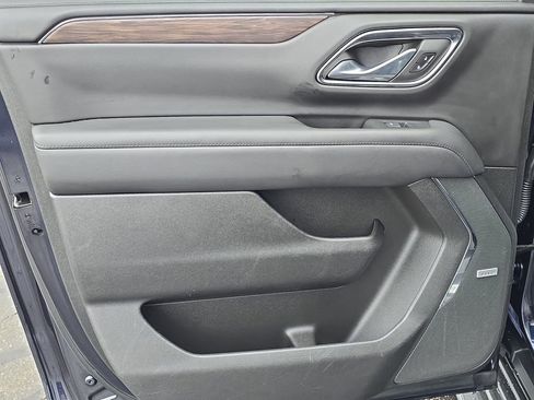 Used 2023 Chevrolet Suburban LT w/ LT Signature Plus Package image 10