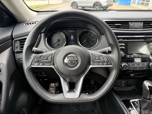 Used 2017 Nissan Rogue S AWD/4WD image 18