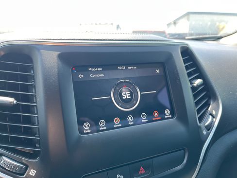 Certified 2020 Jeep Cherokee Latitude Plus AWD/4WD image 22