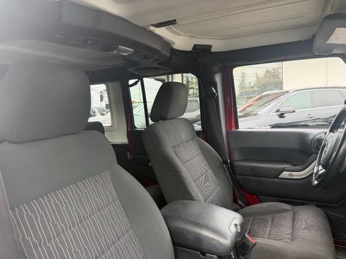Used 2012 Jeep Wrangler Unlimited Sahara w/ Dual Top Group AWD/4WD image 8