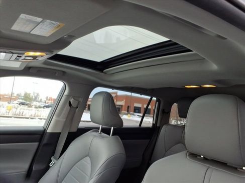 Used 2022 Toyota Highlander XLE image 27