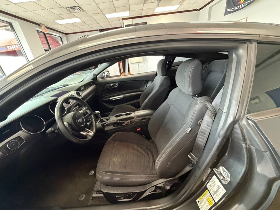 Used 2017 Ford Mustang Coupe RWD image 22