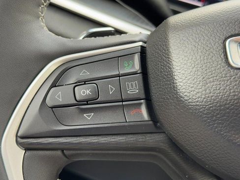 Used 2023 Jeep Grand Cherokee L Laredo AWD/4WD image 15