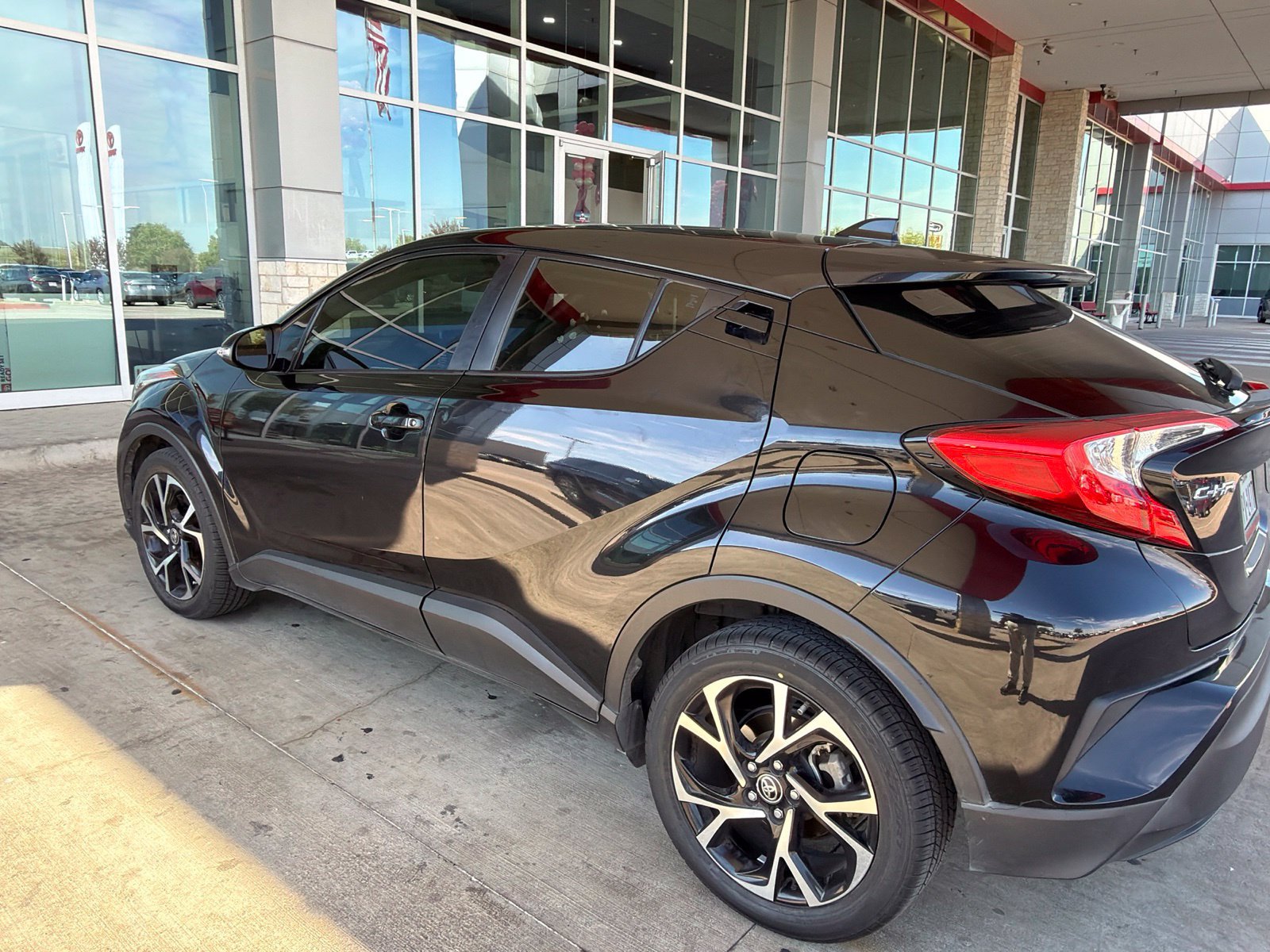 Used 2021 Toyota C-HR XLE FWD image 12