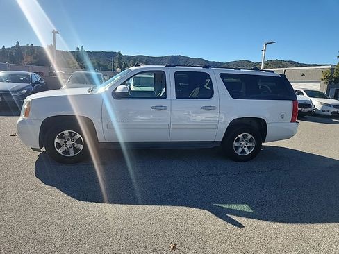 Used 2014 GMC Yukon XL SLT image 2