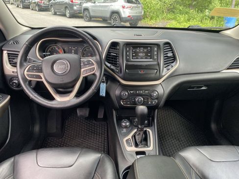 Used 2017 Jeep Cherokee Latitude w/ True North Edition AWD/4WD image 13