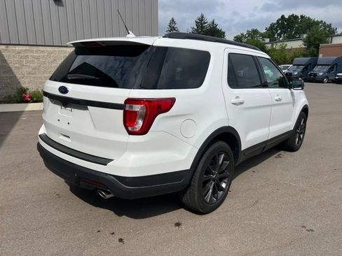Used 2019 Ford Explorer XLT w/ Equipment Group 202A FWD image 5
