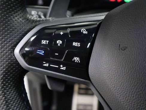 Used 2023 Volkswagen Golf R image 24