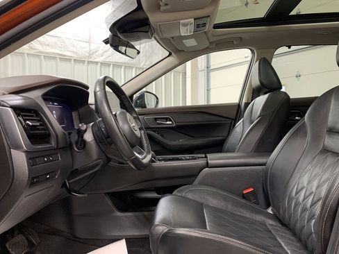 Used 2022 Nissan Rogue Platinum w/ Head-Up Display Package image 16