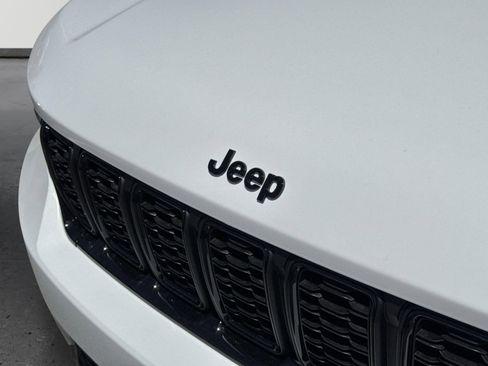 New 2025 Jeep Grand Cherokee Limited w/ Black Appearance Package image 11