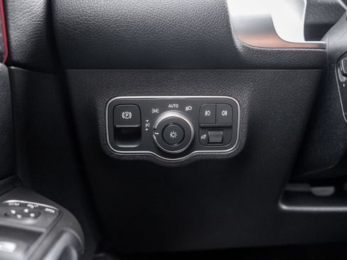 Used 2024 Mercedes-Benz GLB 250 4MATIC w/ Winter Heating Package image 21