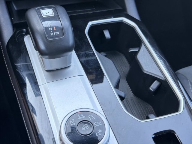 Used 2025 Mitsubishi Outlander SE FWD image 27
