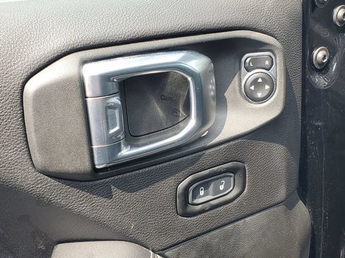 Used 2023 Jeep Wrangler Unlimited Sahara w/ Cold Weather Group AWD/4WD image 7