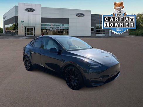 Used 2024 Tesla Model Y Performance AWD/4WD image 2