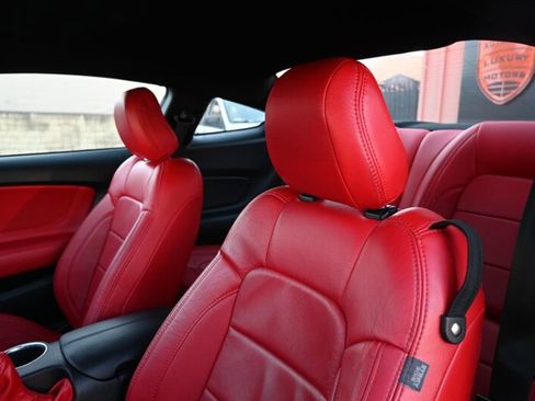Used 2020 Ford Mustang Coupe RWD image 19