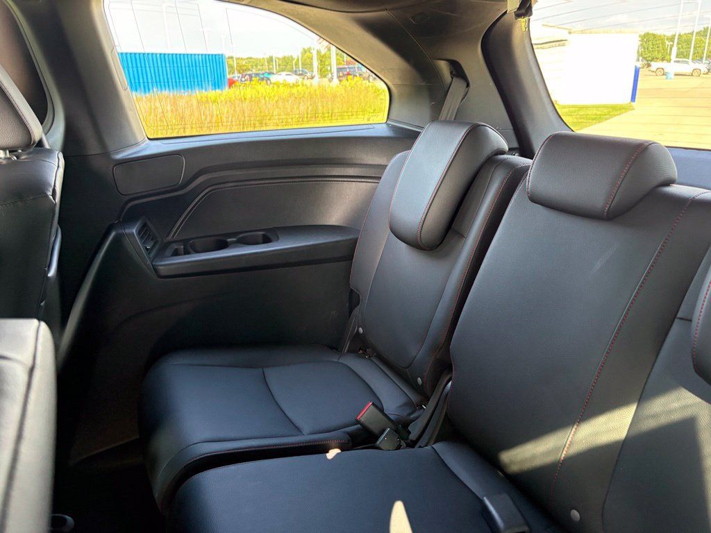 Used 2023 Honda Odyssey Sport image 48