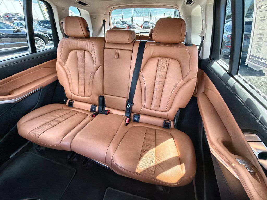Used 2022 BMW X7 xDrive40i w/ Premium Package AWD/4WD image 21