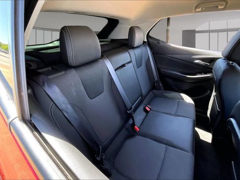 Used 2022 Buick Encore GX Select w/ Sport Touring Package FWD image 29