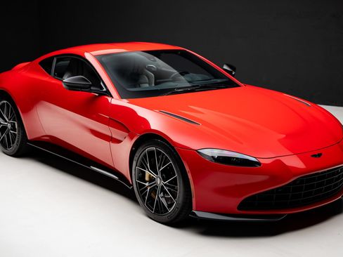 Used 2023 Aston Martin V8 Vantage Coupe RWD image 39