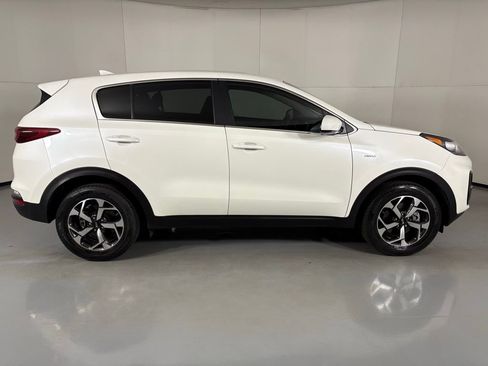 Used 2022 Kia Sportage LX image 9