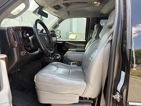 Used 2021 Chevrolet Express 2500 RWD image 14