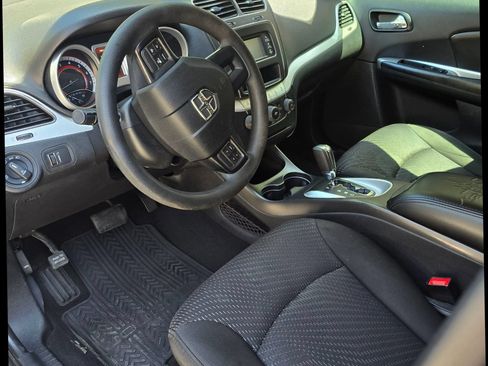 Used 2019 Dodge Journey SE w/ Blacktop Package FWD image 16
