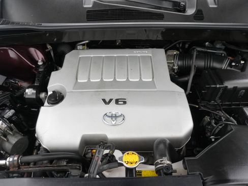 Used 2012 Toyota Highlander FWD w/ Tech Pkg image 29