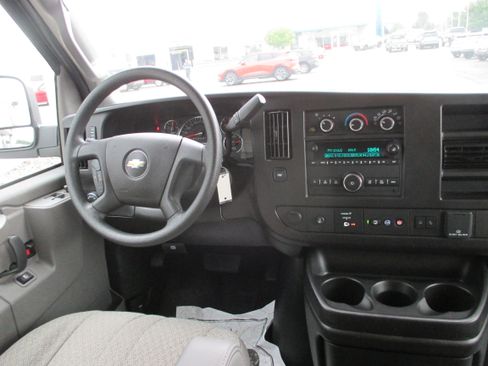 Used 2025 Chevrolet Express 3500 LT w/ LT Preferred Equipment Group RWD image 11