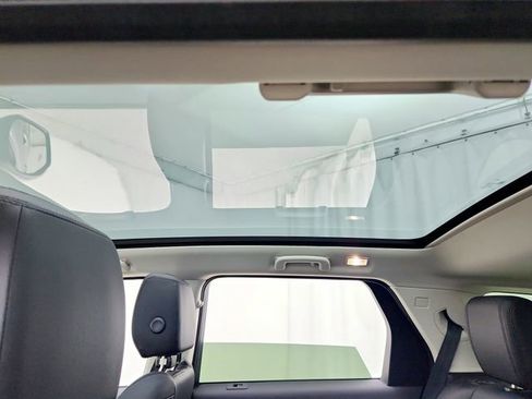 Used 2025 Land Rover Discovery Sport S image 18