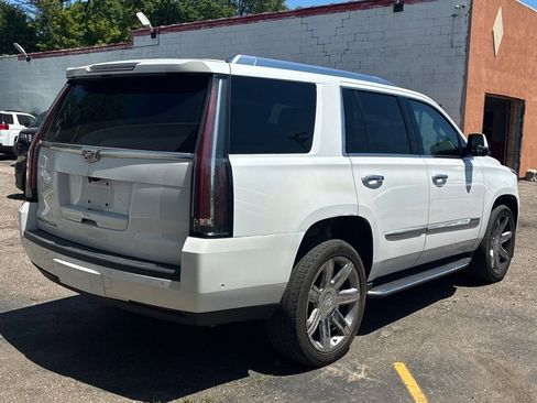 Used 2017 Cadillac Escalade Luxury AWD/4WD image 5