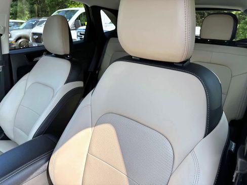 Used 2022 Ford Escape Titanium image 15