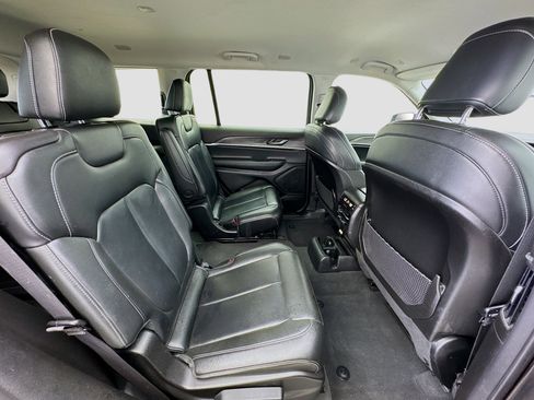 Used 2023 Jeep Grand Cherokee L Limited w/ Black Appearance Package image 20