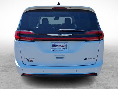 Used 2024 Chrysler Pacifica Limited FWD image 4